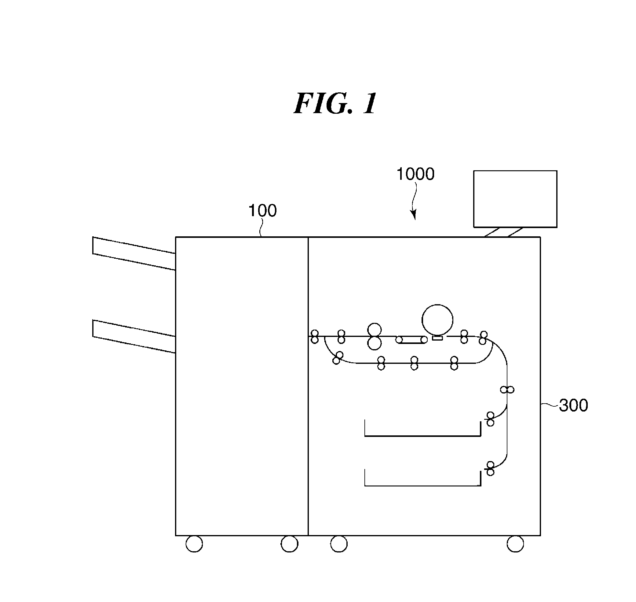 Sheet processing apparatus that corrects lateral deviation of a sheet