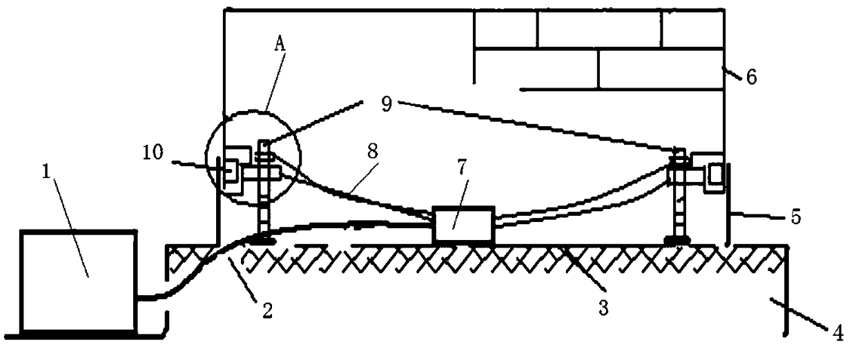 Hydraulic jacking inverted-installing device for reducing tower and hoisting method thereof