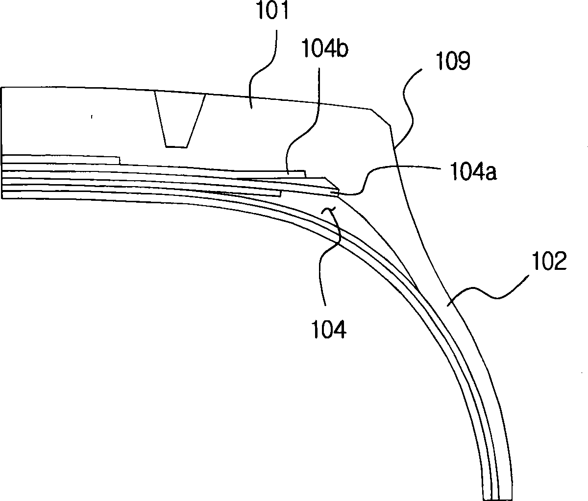 Tyre with heat radiation slot formed on the tyre shoulder for automobile