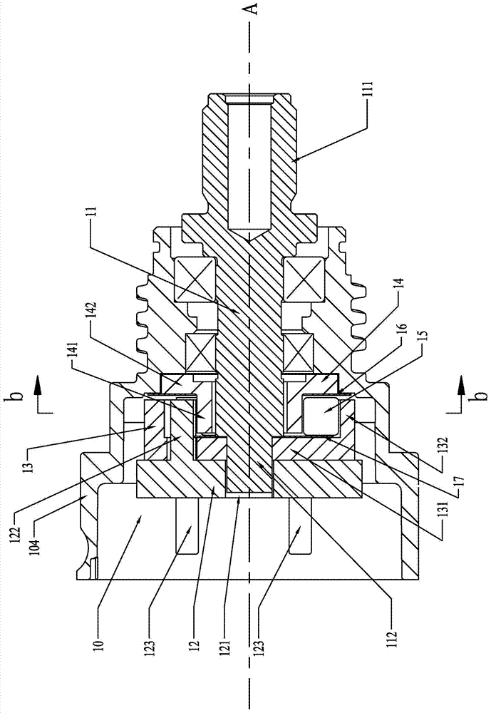 A torque output tool and its one-way torque transmission mechanism