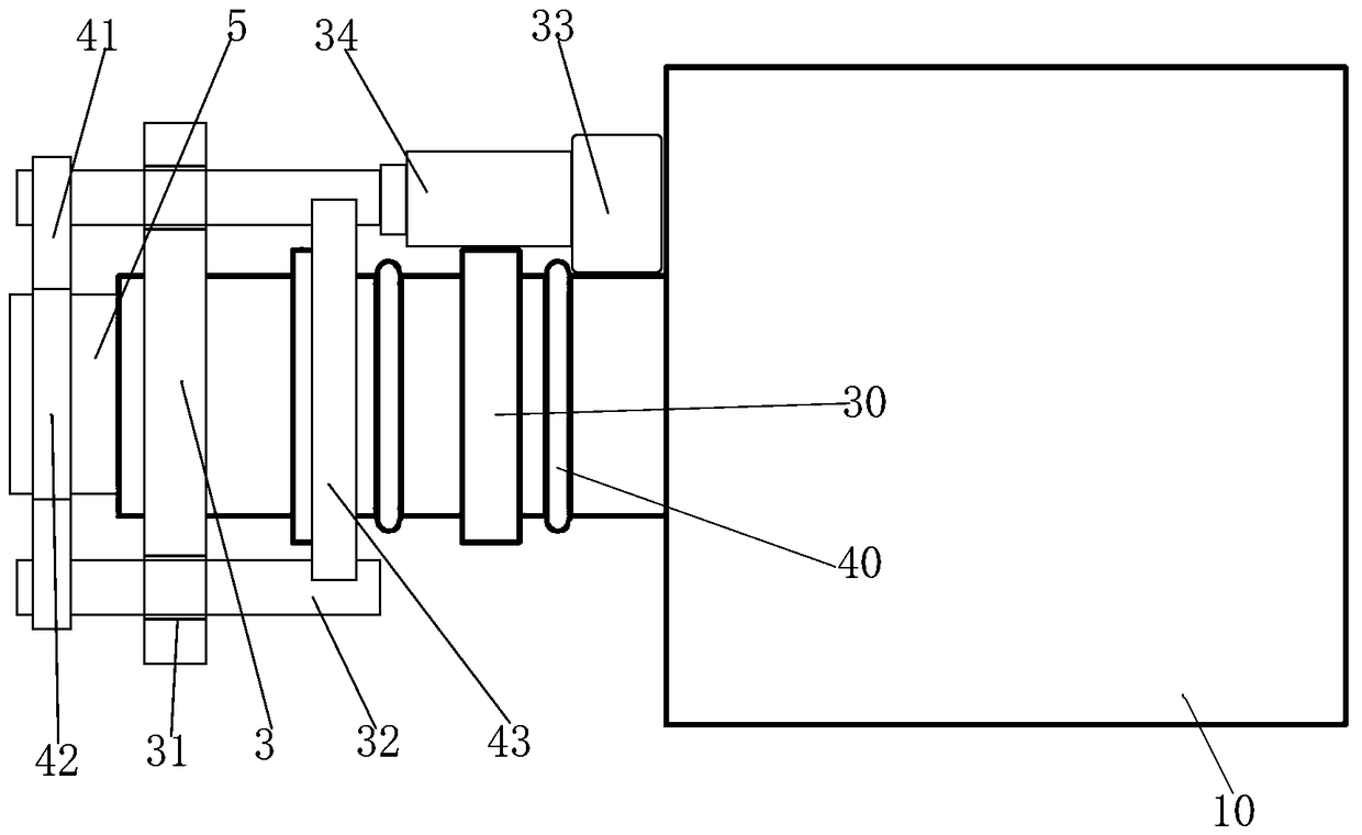 Plastic injection molding device with cooling and cleaning functions