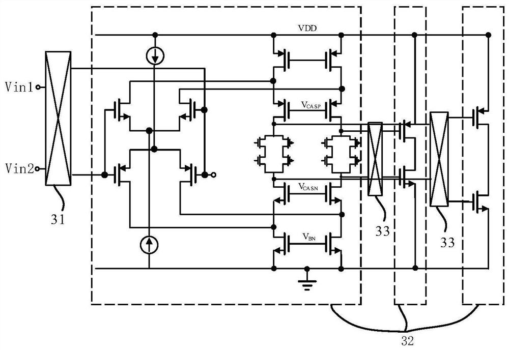 Successive approximation type analog-to-digital converter with variable gain and system-on-chip