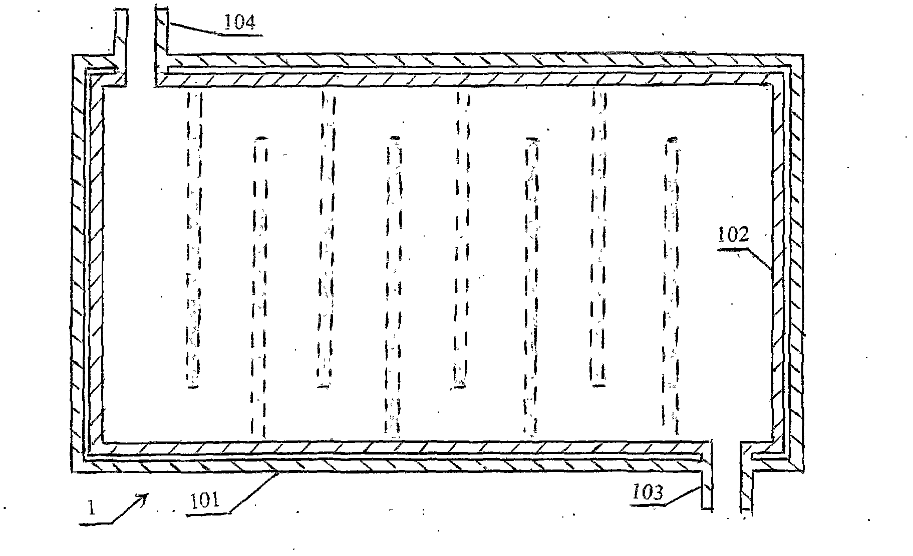 Wall-mounted solar water heater and manufacturing method of solar heat accumulator