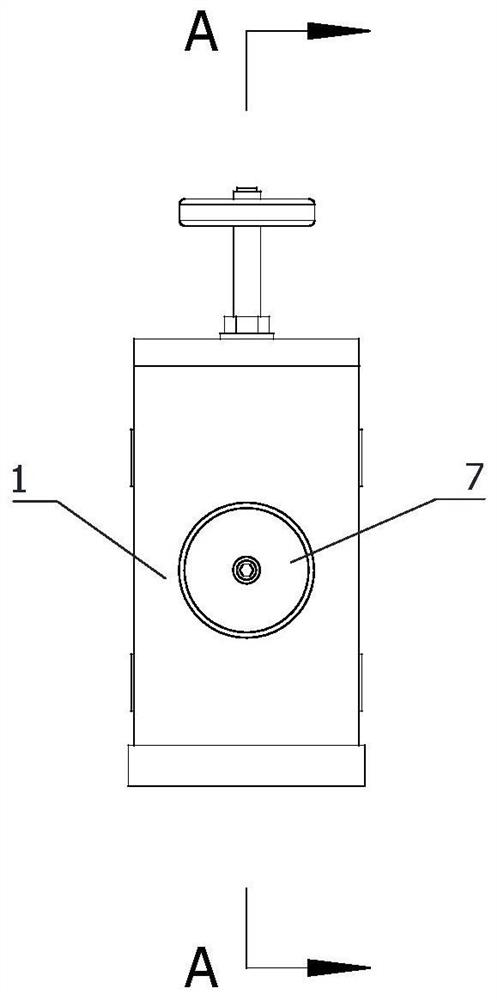 A direction-adjustable tow bag sizing die tooling