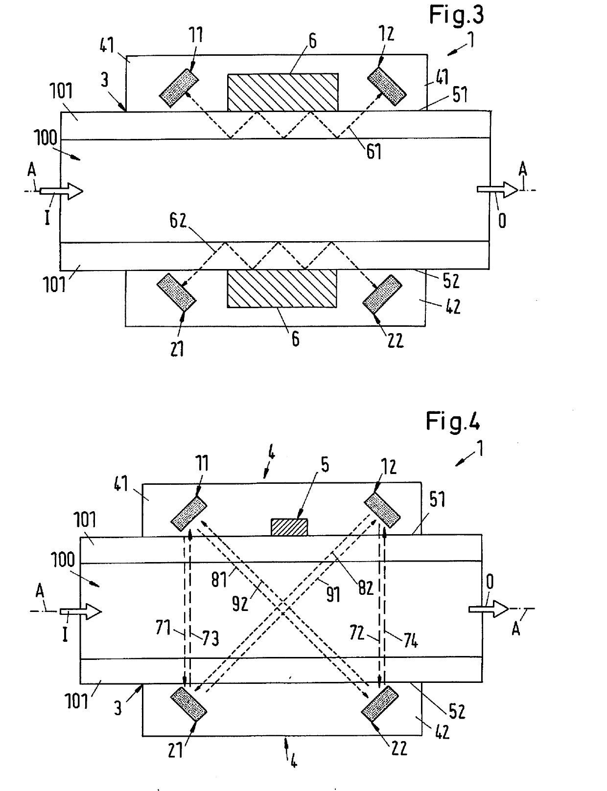 Ultrasonic measuring device and a method for the ultrasonic measurement on a flowing fluid