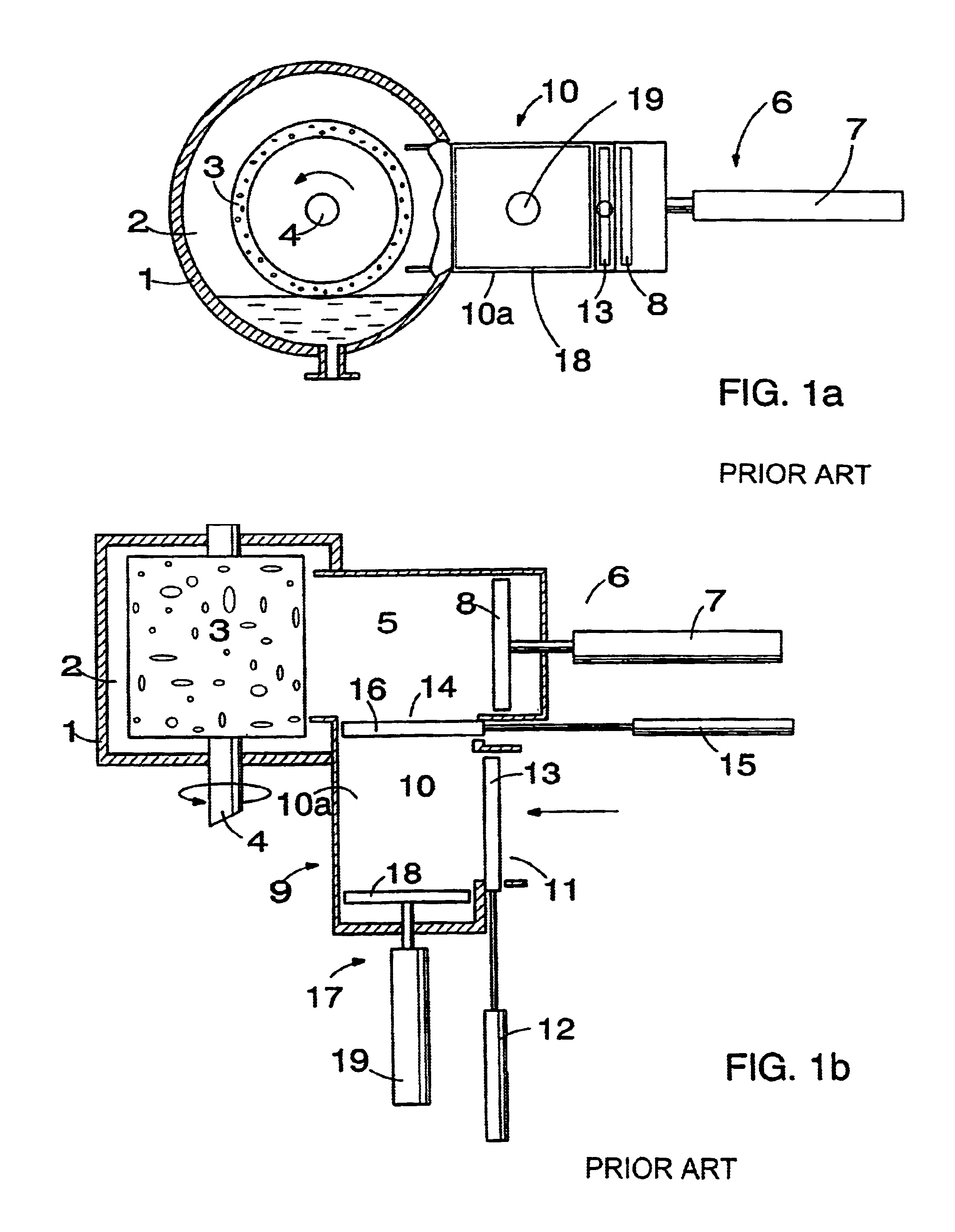 Method and arrangement for feeding wood batches into a pressure grinder