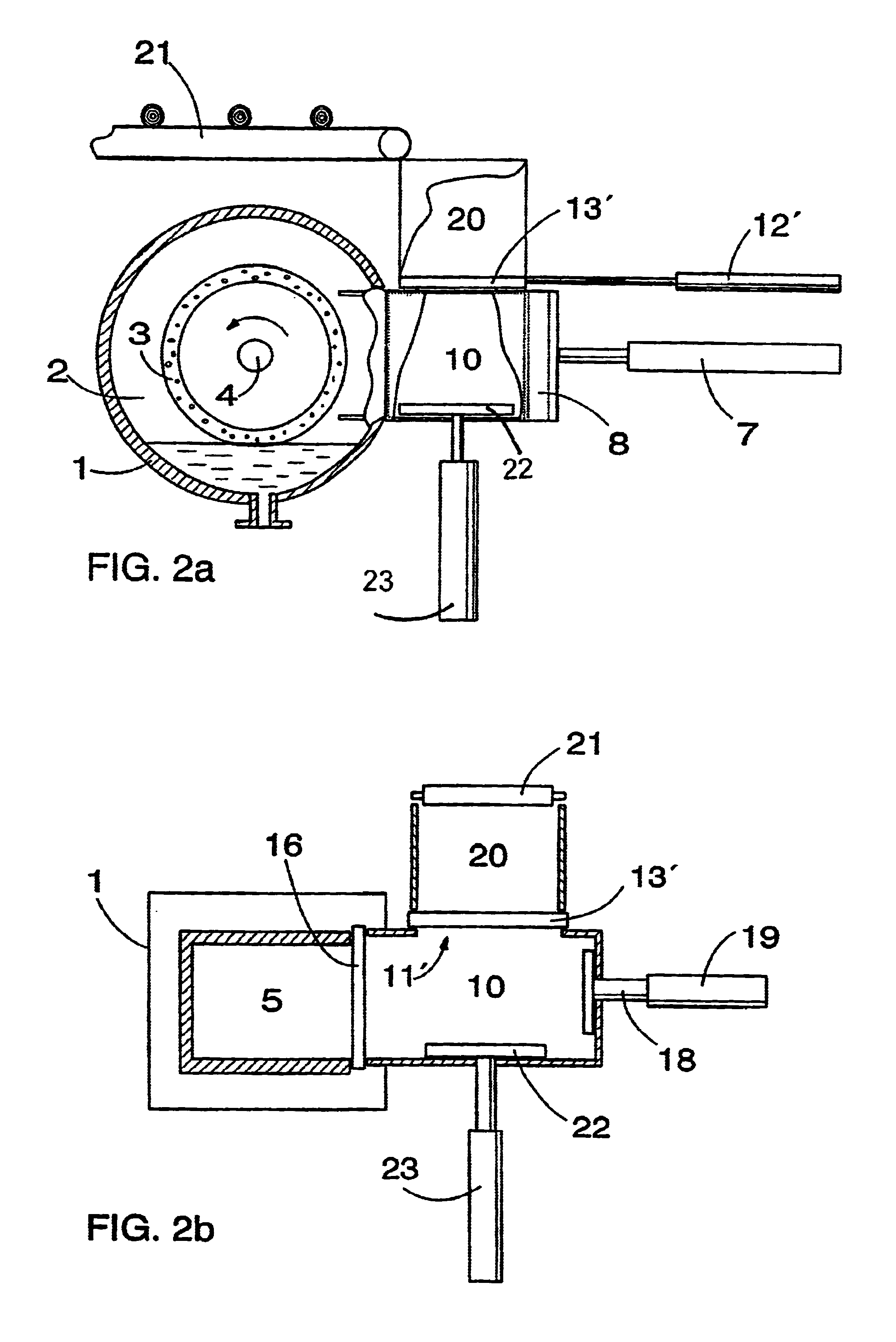 Method and arrangement for feeding wood batches into a pressure grinder