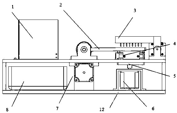 Microwell plate cleaning device for immunoassay experiment and use method