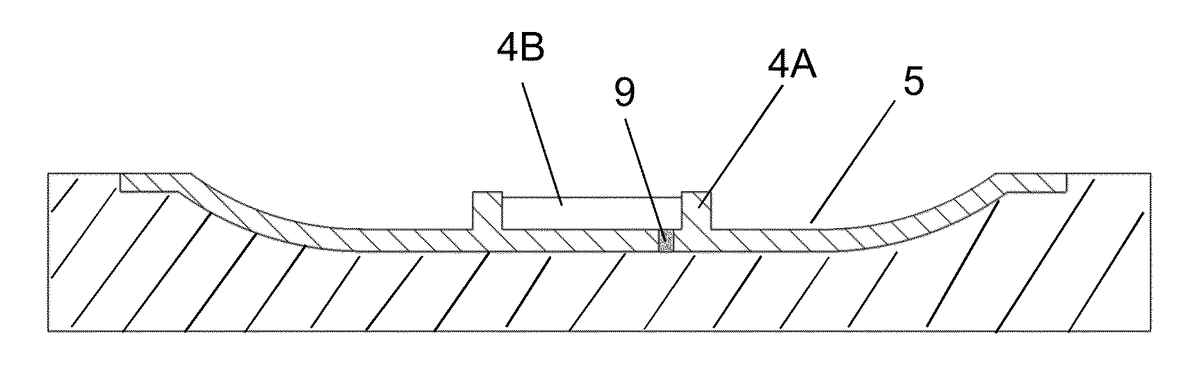 Molding element for a tire mold comprising a porous area