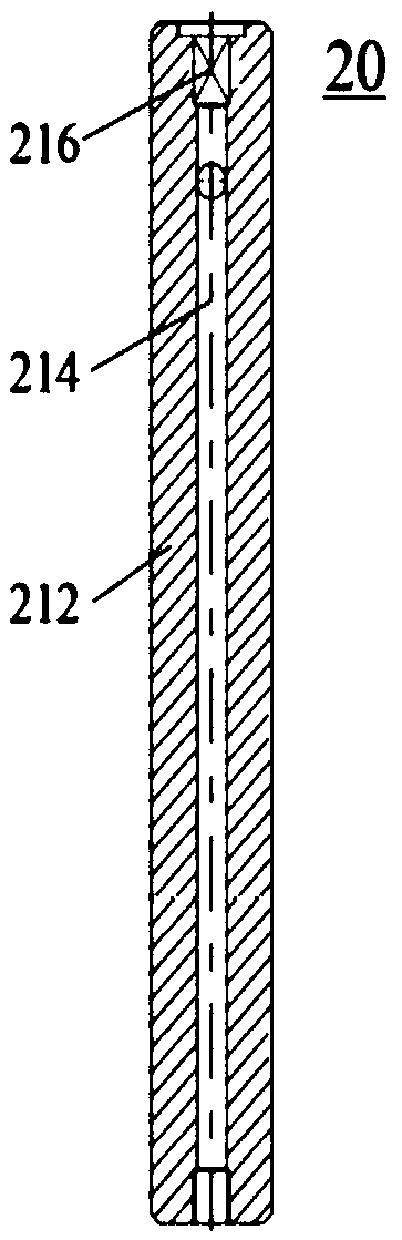 Heat insulating structure device, injection molding machine and method for controlling heat transfer and deformation quantity to be consistent