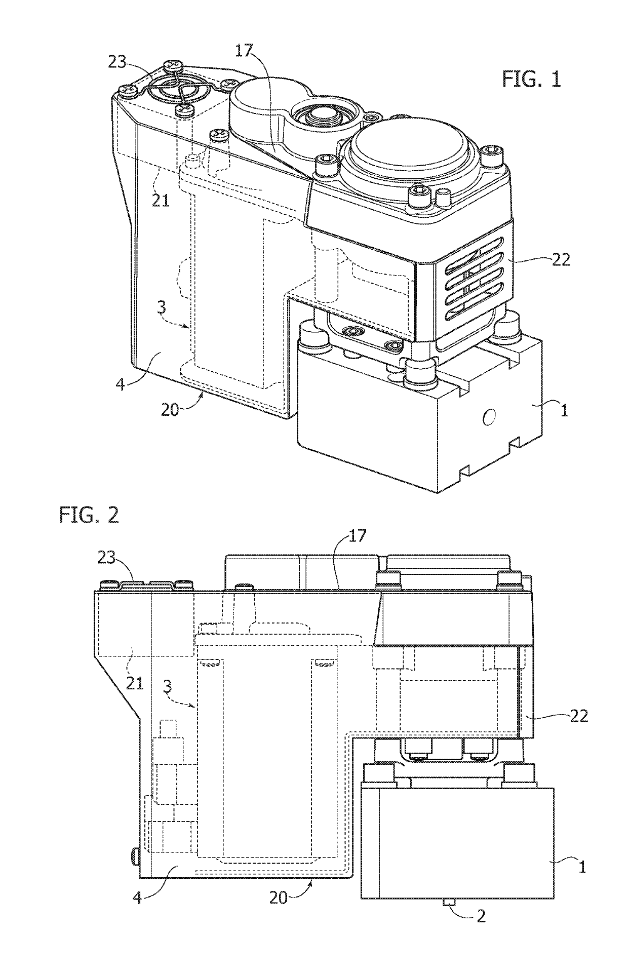 Apparatus for injection molding of plastic materials