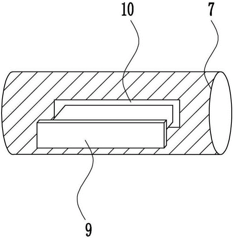 Non-woven cloth fixed-width cutting device for non-woven cloth interlayer fence