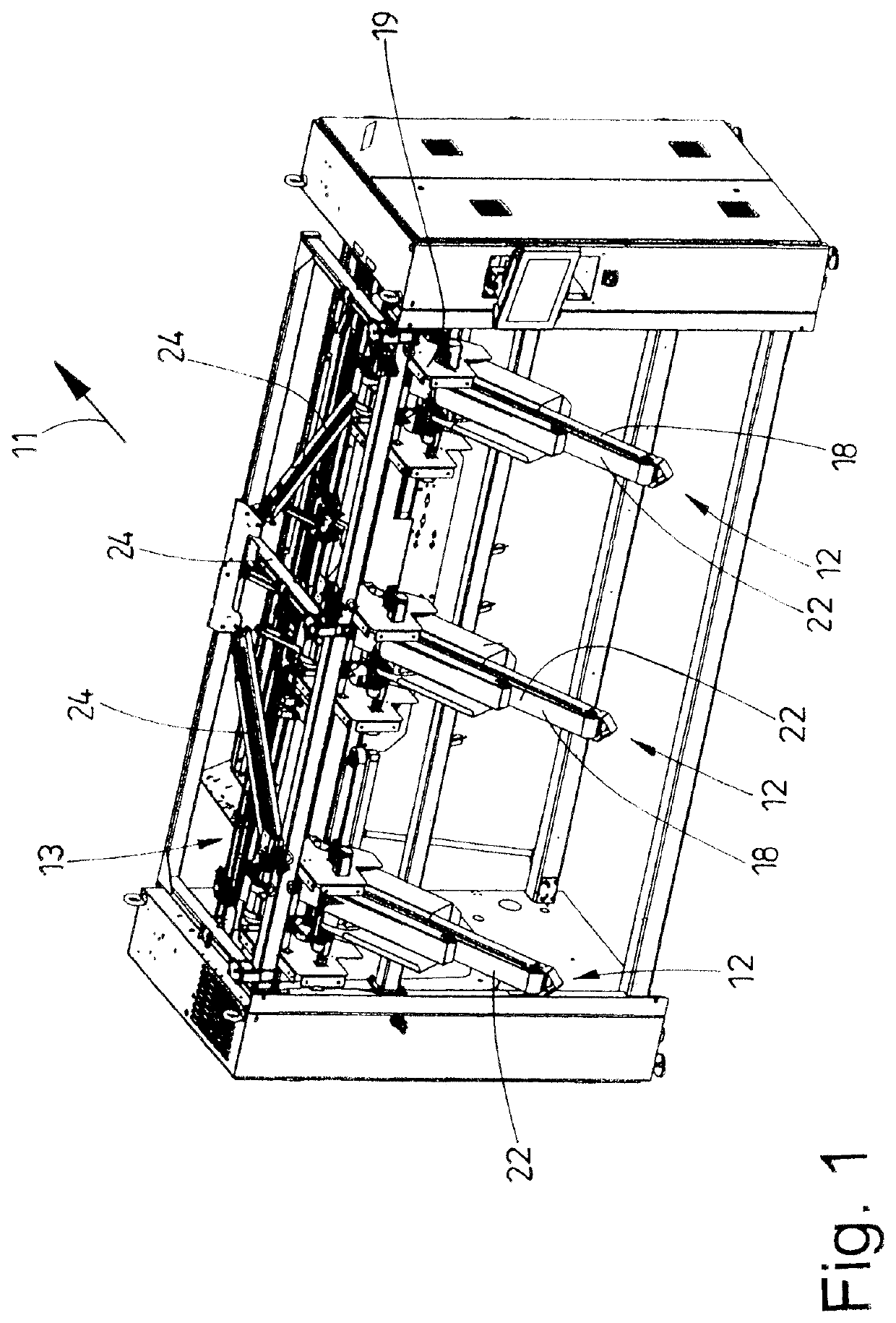 Method and apparatus for spreading out laundry items