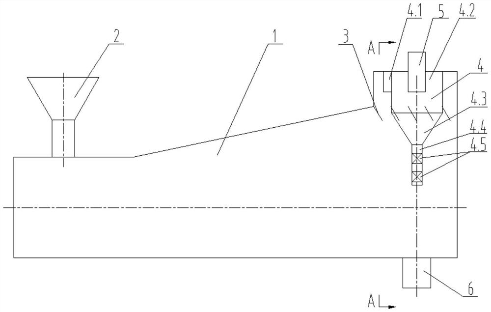 High-temperature pyrolysis reactor for reducing dust content of oil gas