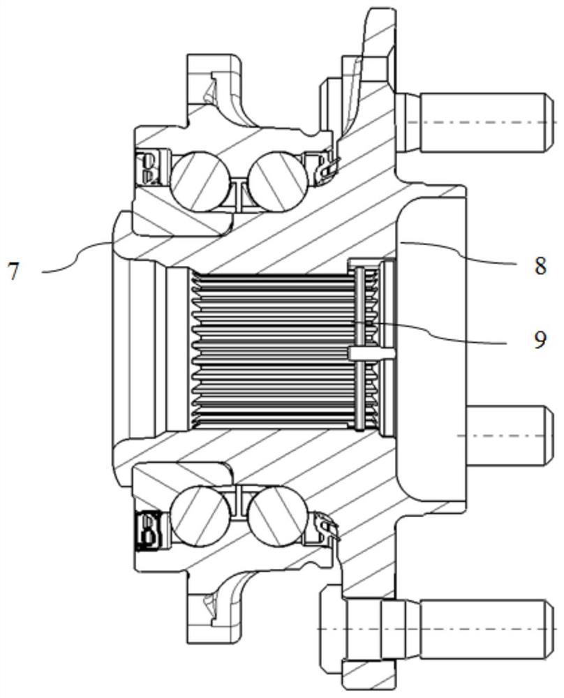 Passenger vehicle wheel edge spline matching and fastening structure