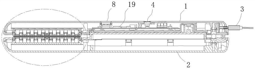 Hair straightener with heating plate capable of elastically bending and deforming