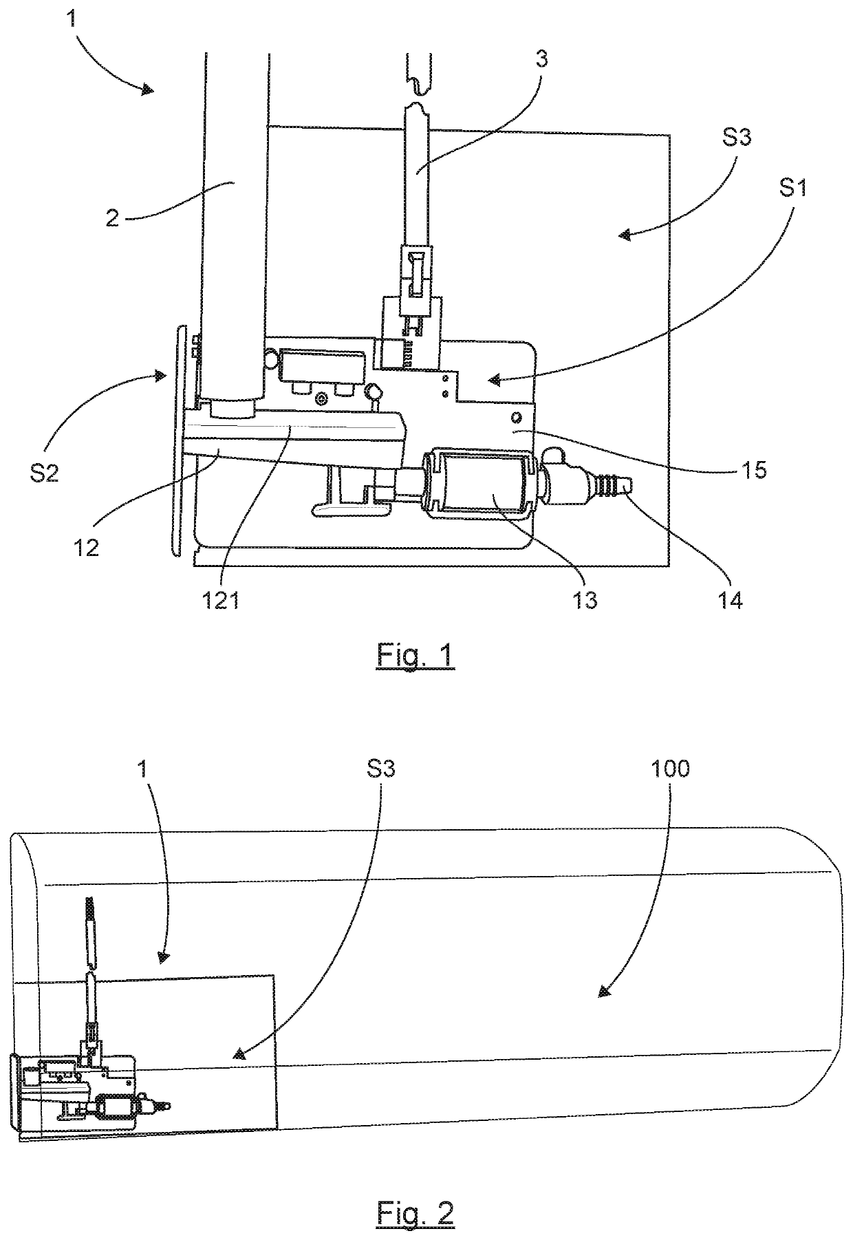 Condensate lifting device comprising a movable condensate receiving tank, or mounted on a support movable in translation and/or rotation