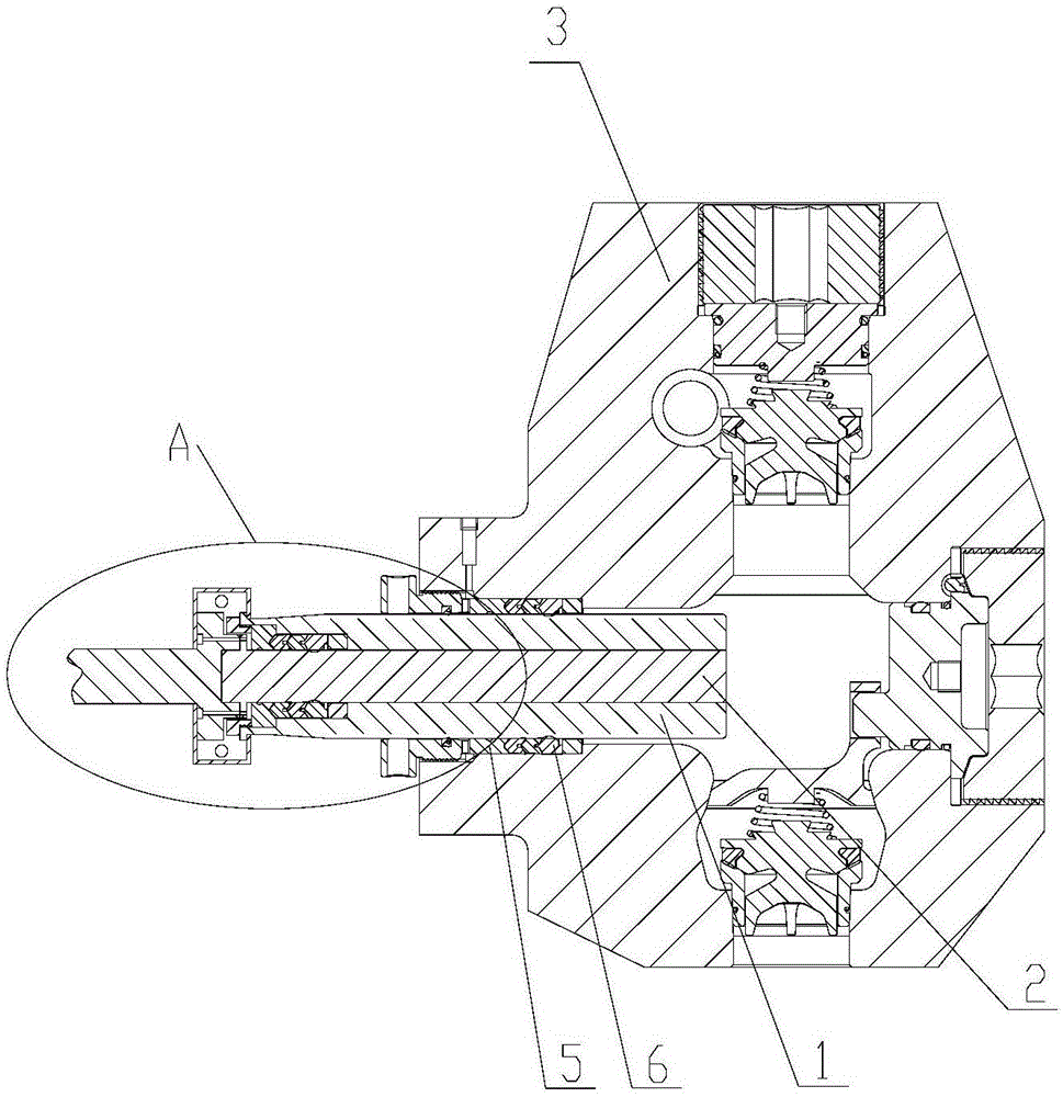 Plunger type fracturing pump and petroleum fracturing truck