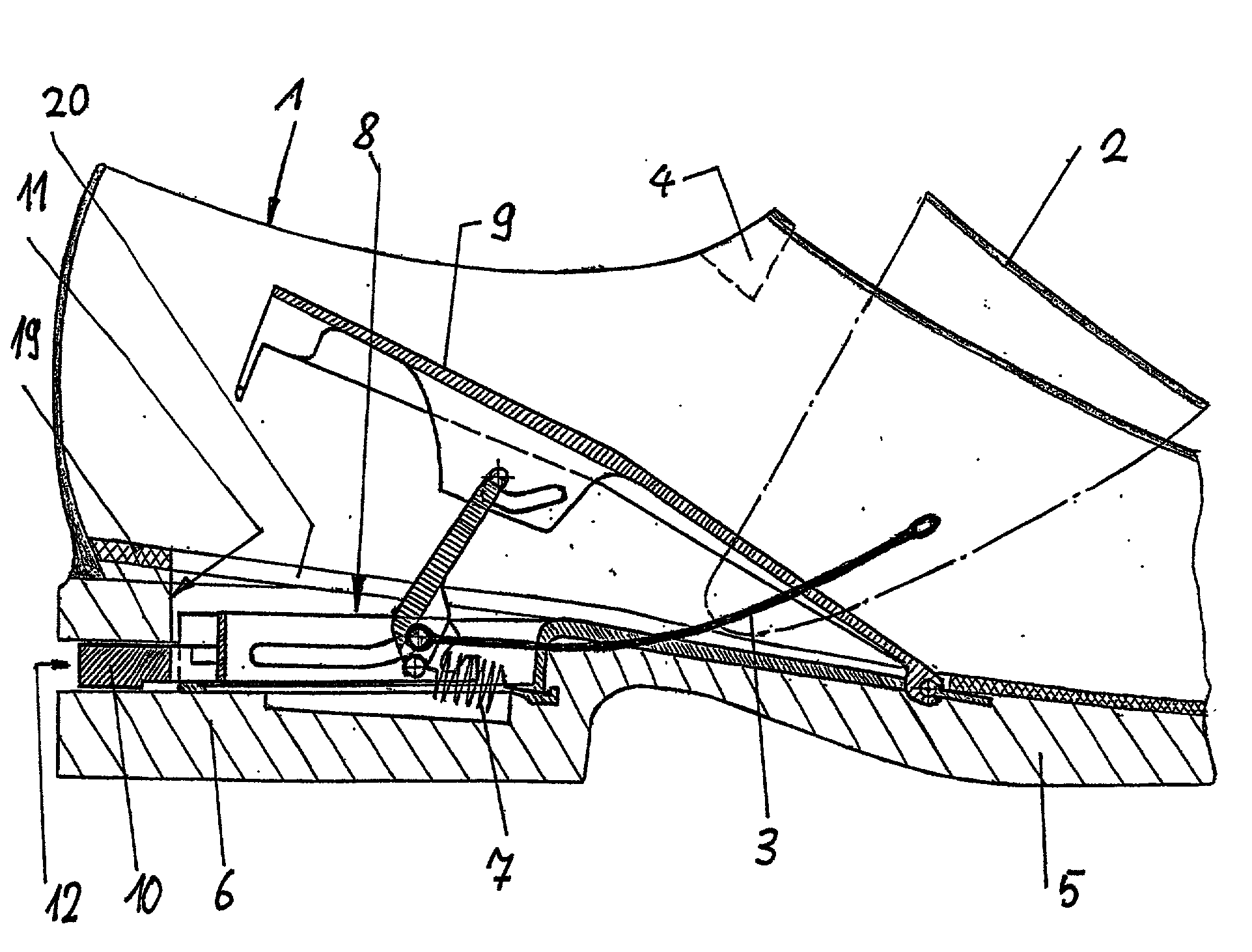 Device for activating a lace-up traction device for a shoe