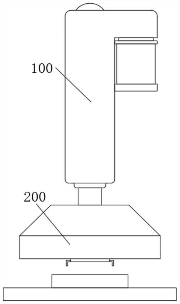 Efficient chip replacing and plugging device for semiconductor testing