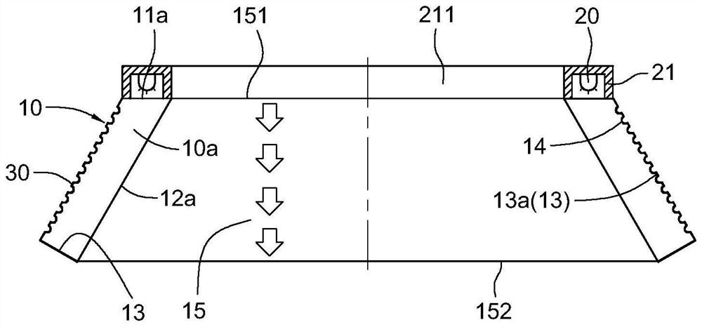 Light projector capable of increasing light reflection area