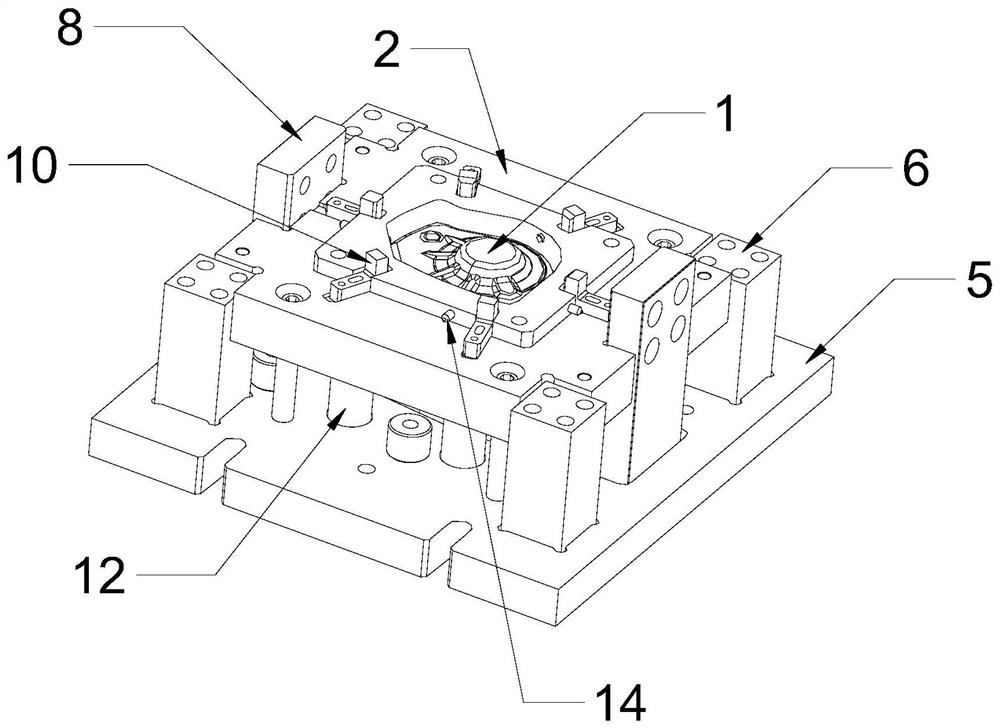 Stamping die capable of achieving easy material returning of lower die