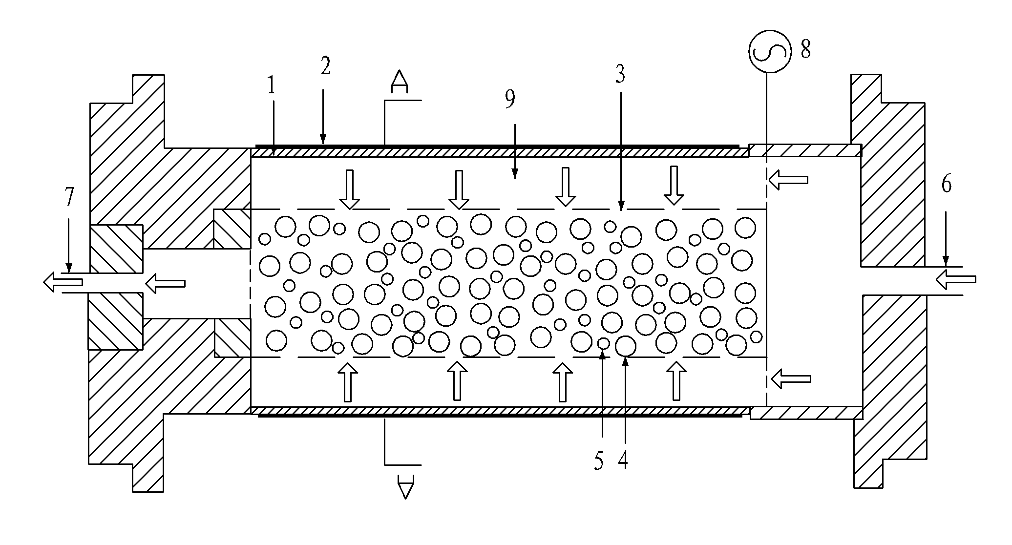 Reactor for treating VOCs by plasma cooperating chemical catalysis