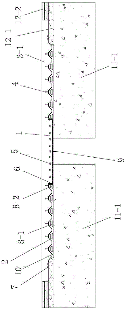 A bridge seamless telescopic device and its construction method