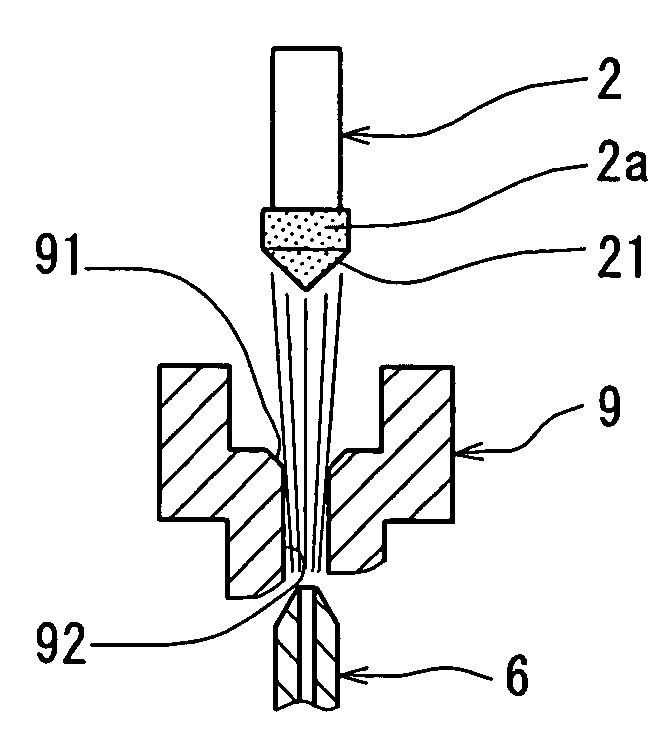 Grinding apparatus having sludge-removing device and method of removing sludge