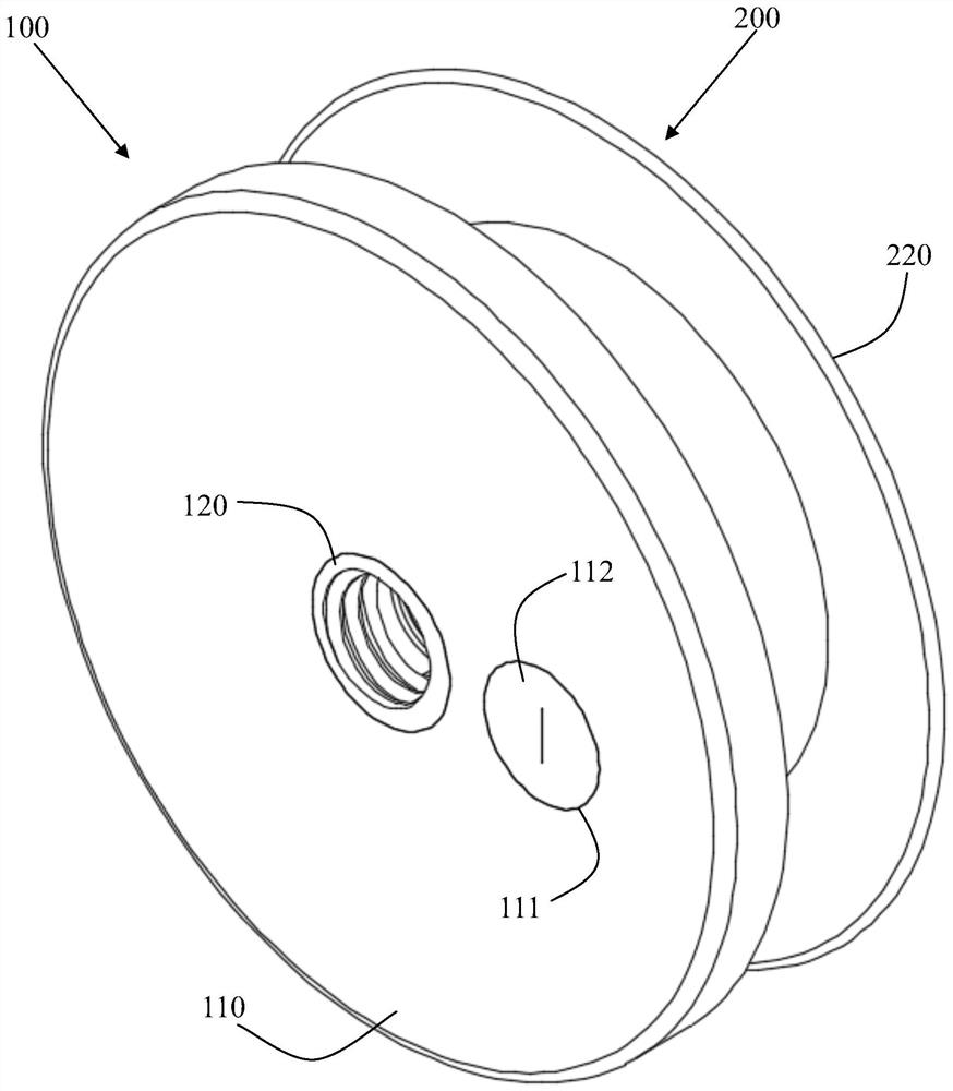 Squeezing type left auricle plugging device