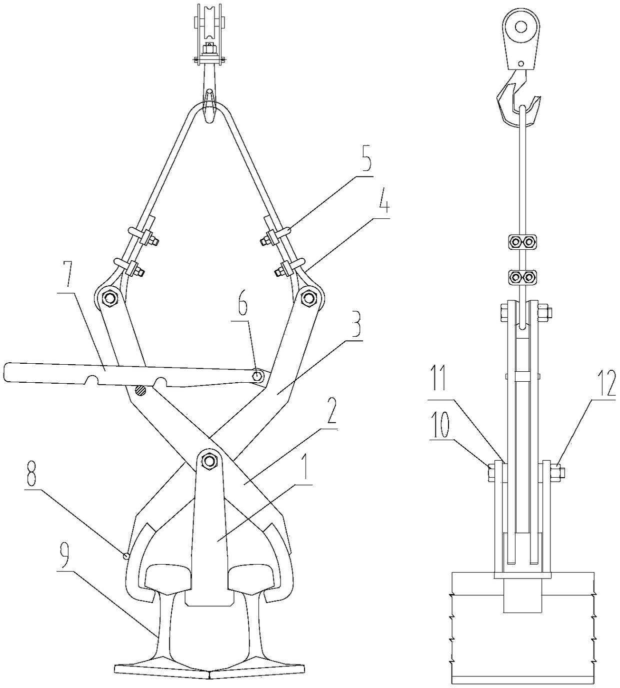 Suspender having insurance hanging panel and capable of simultaneously lifting two steel rails