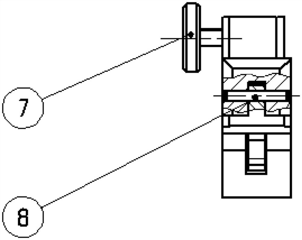 A device for detecting the symmetry of the tenon and groove of a turbine disk