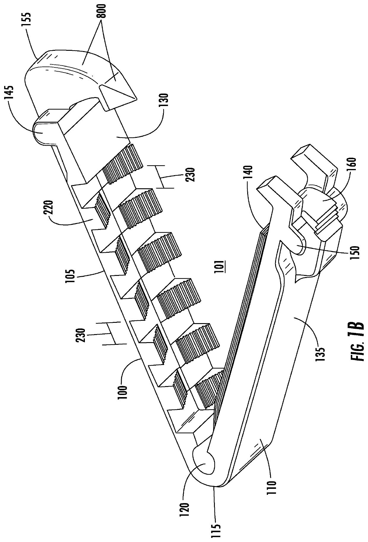Tissue spreading vascular clips with locking mechanism and non-slip clamping surfaces