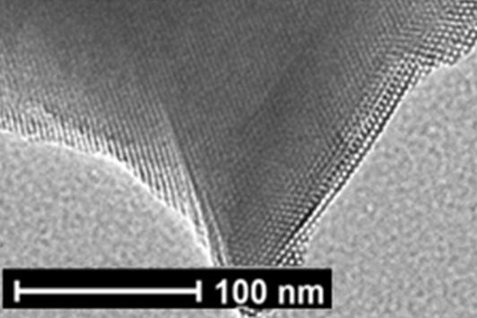 A method for synthesizing high-purity hexagonal columnar silica nanoporous material