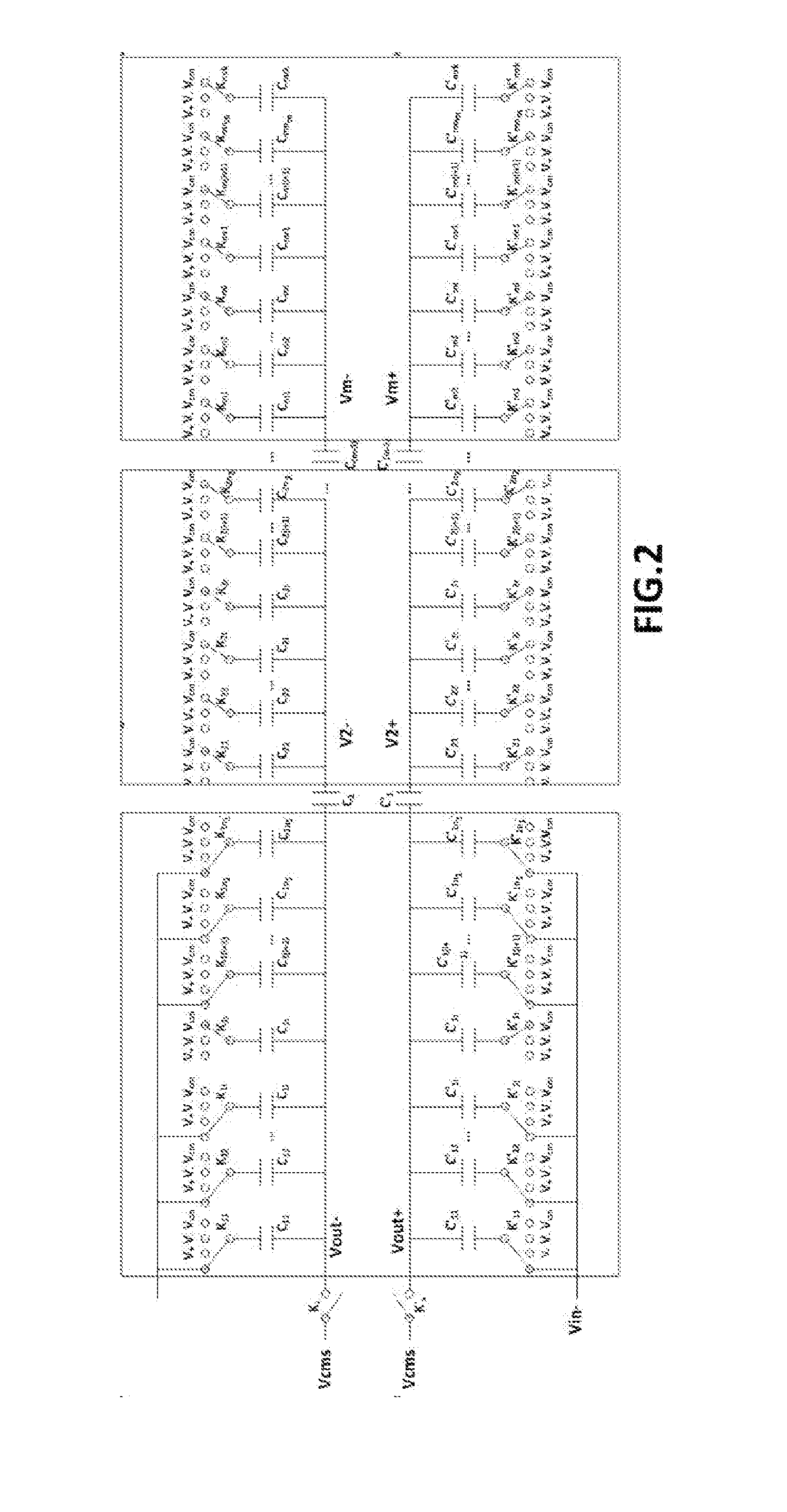 Successive approximation analog-to-digital converter and conversion method thereof