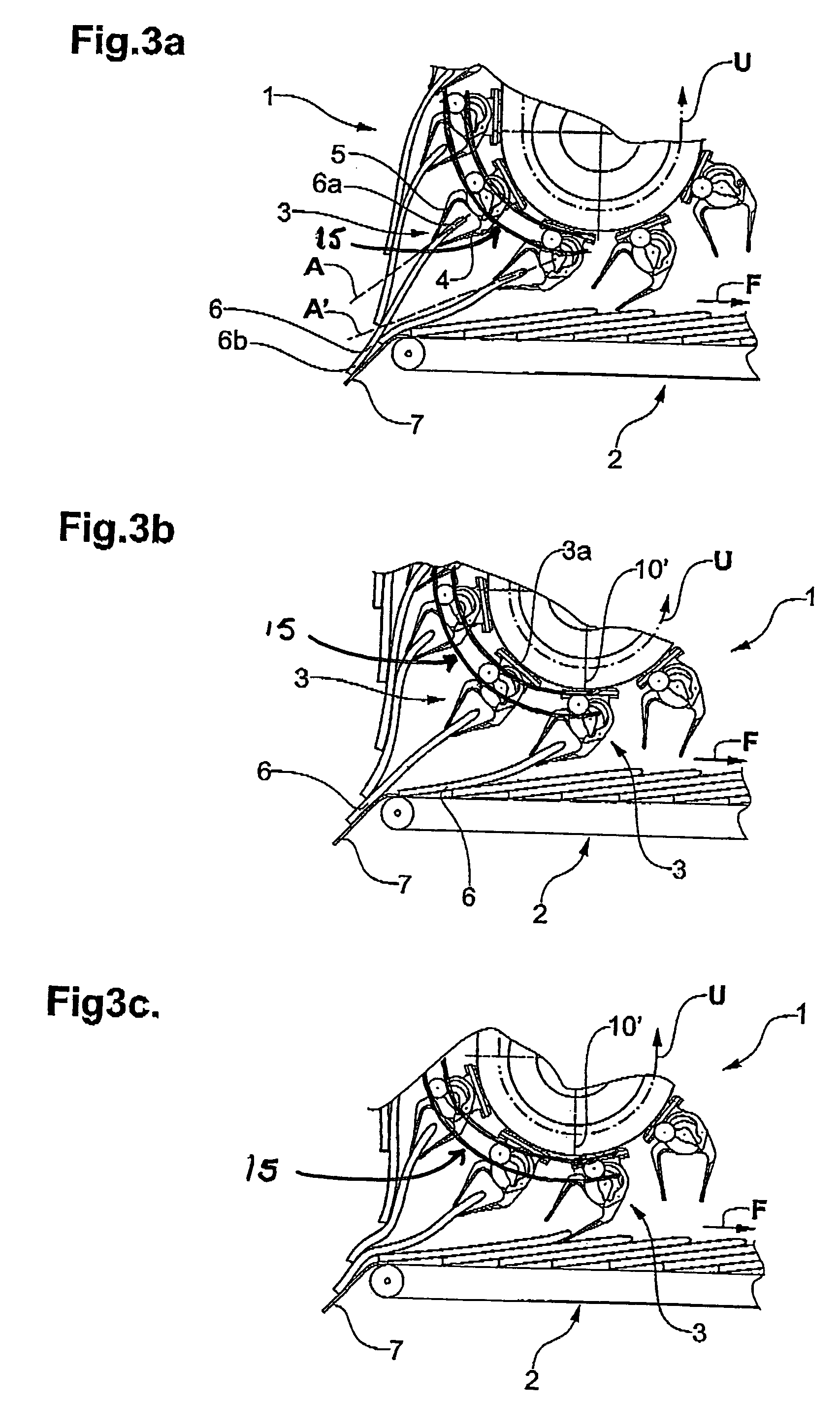 Method of conveying flat, flexible products and apparatus for implementing the method