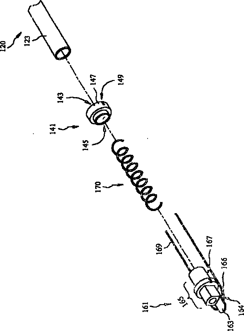 Opening and closing device of uncovered retractable pen and uncovered retractable pen