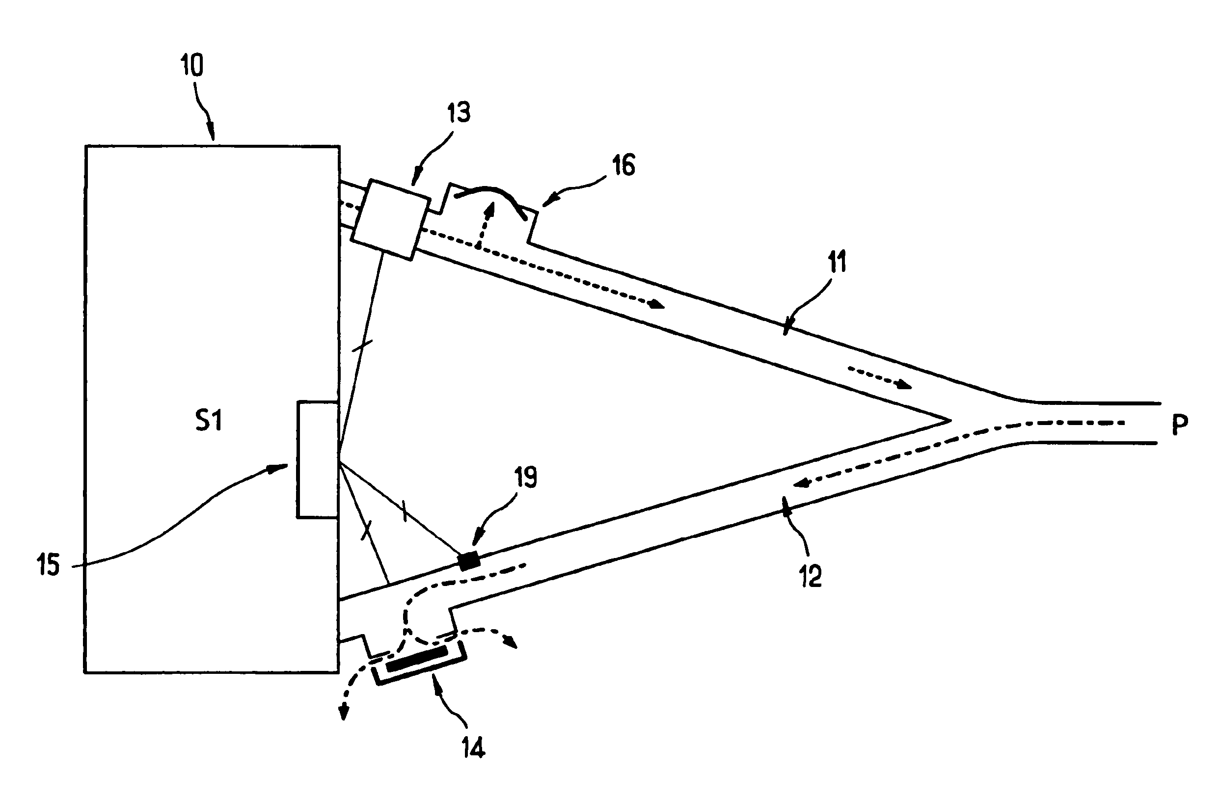 Breathing assistance device comprising a gas regulating valve and associated breathing assistance method