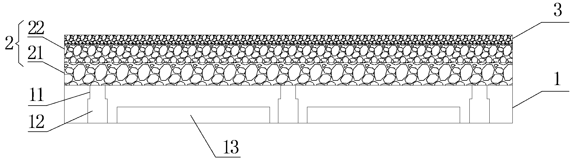 Water permeating and anti-skidding floor tile and manufacturing method thereof
