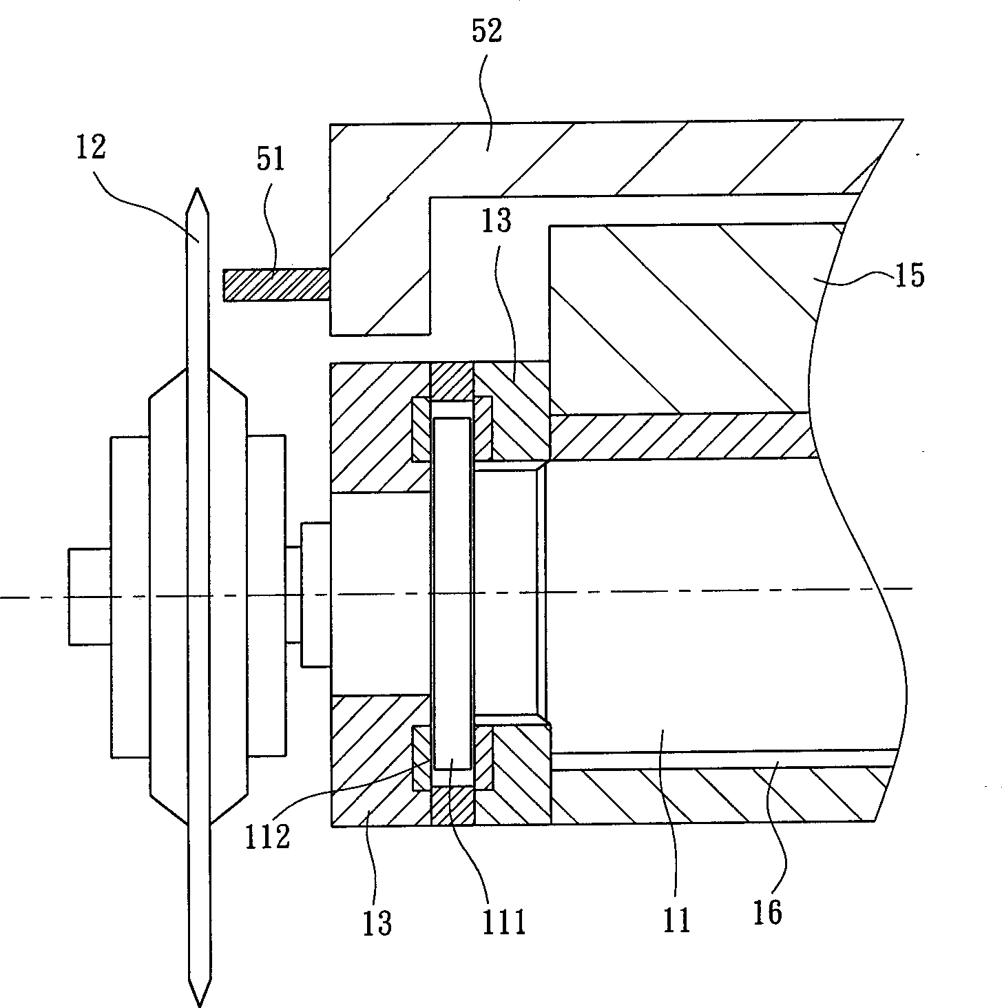 External active axial-shift compensating method and device for rotary main-shaft cutter