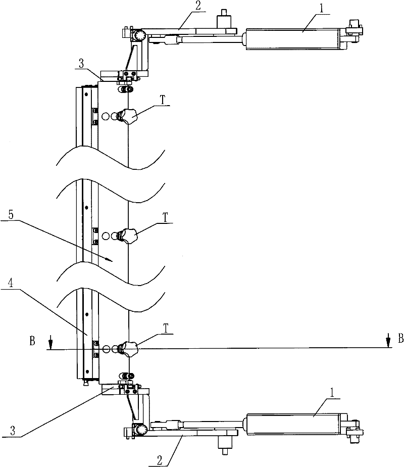 Corrugated cardboard printing machine and multipoint scraper-adjusting and ink-distributing device thereof