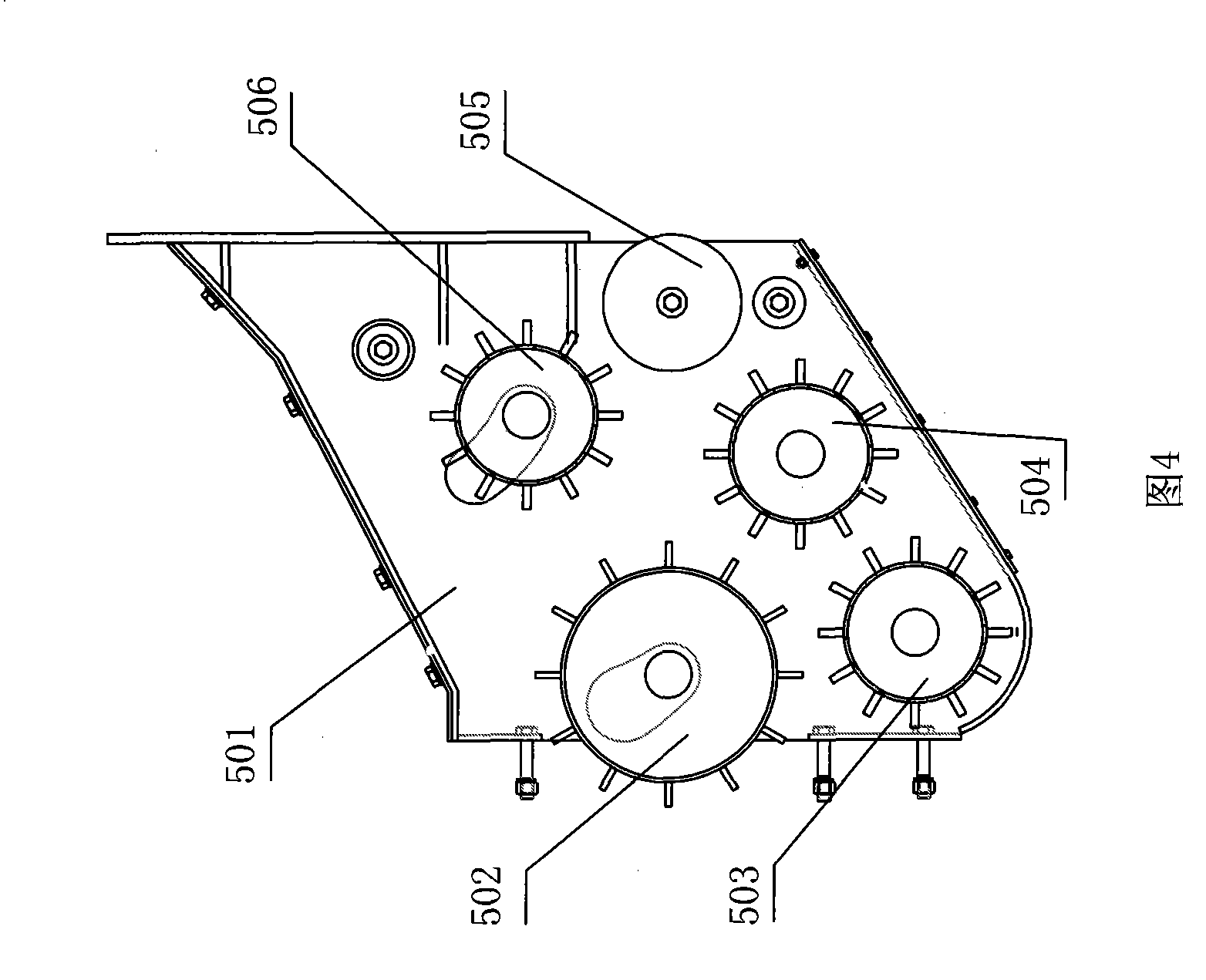 Straw collecting and pulverizing device of corn harvester