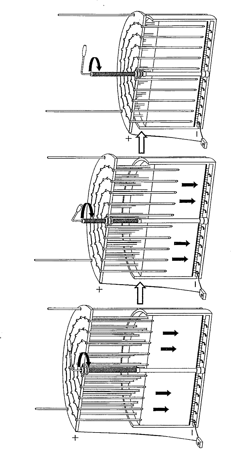 Movable-electrode electro-osmosis dewatering device for dewatering urban sewage sludge