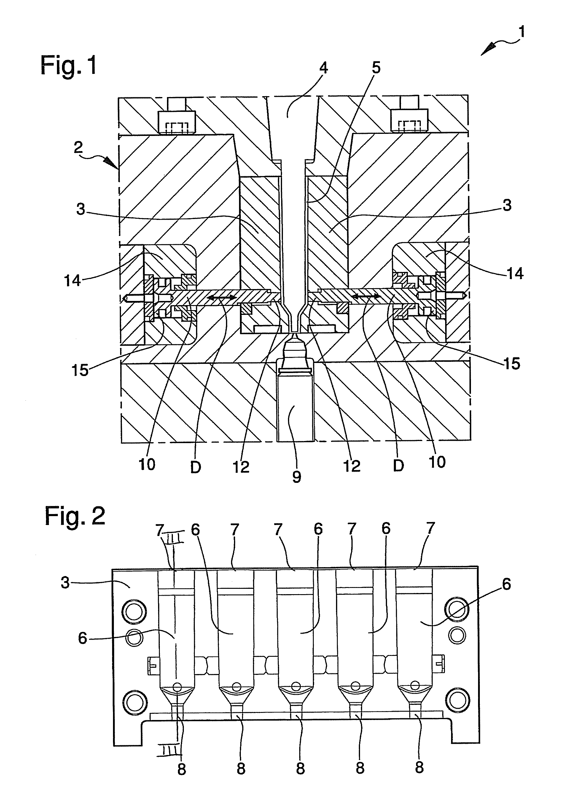 Apparatus for the injection moulding of containers in plastic material