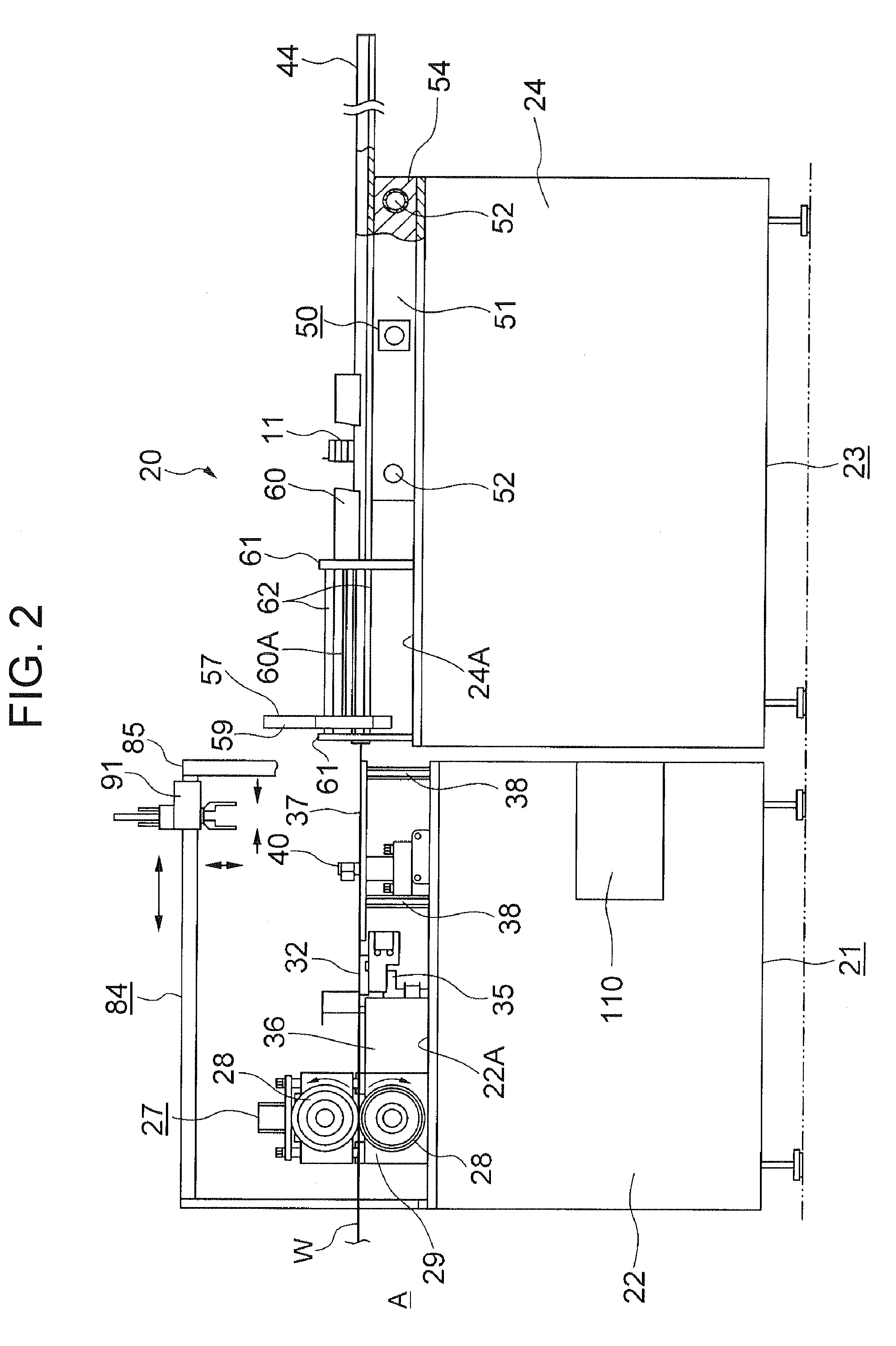 Linked coil formation device and method of forming linked coils