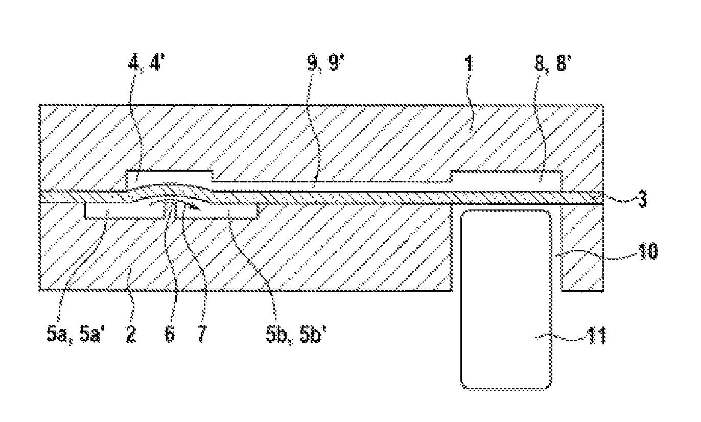 Microfluidic component for manipulating a fluid, and microfluidic chip