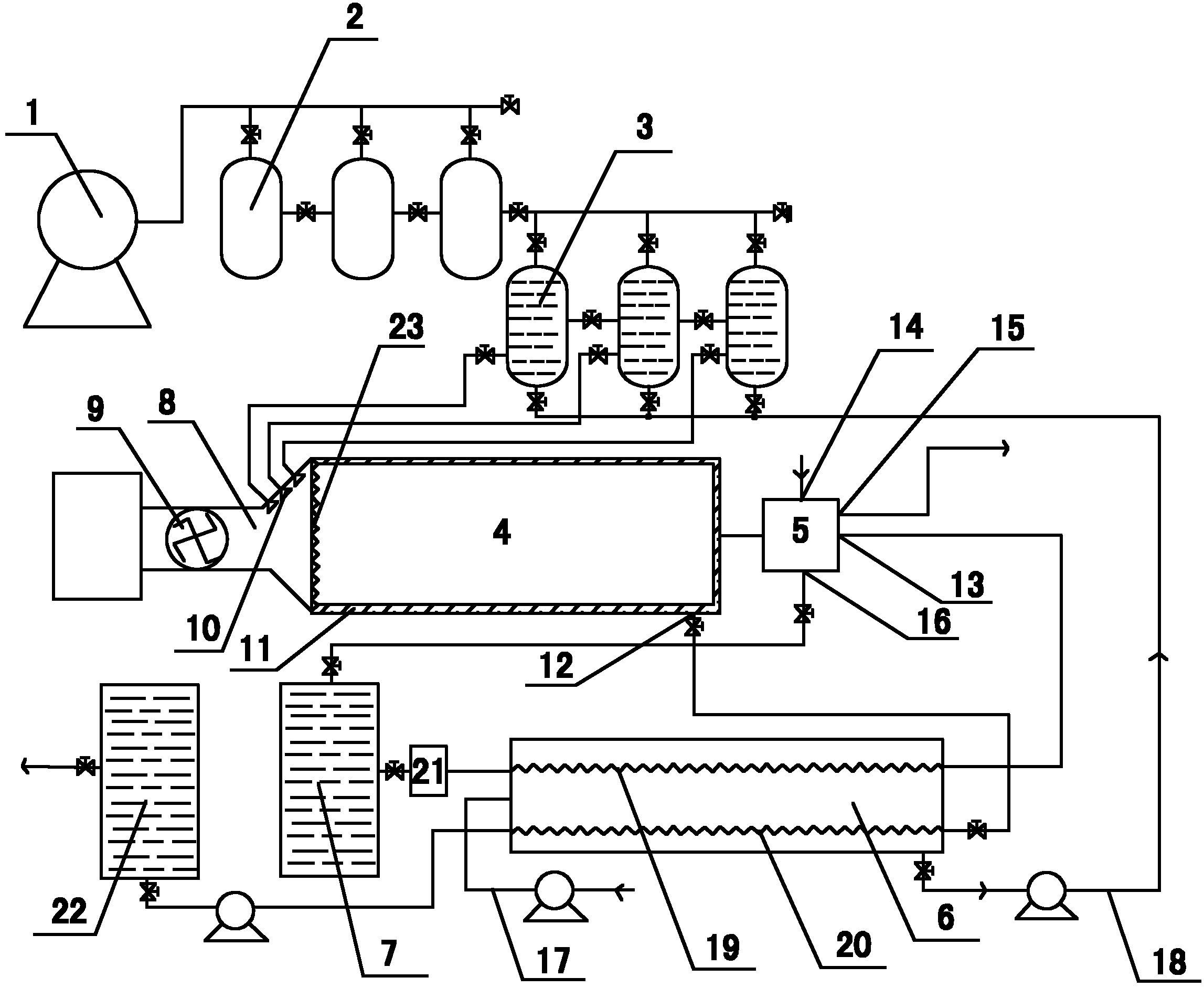 Low-energy consumption pressure spray desalination device and method thereof
