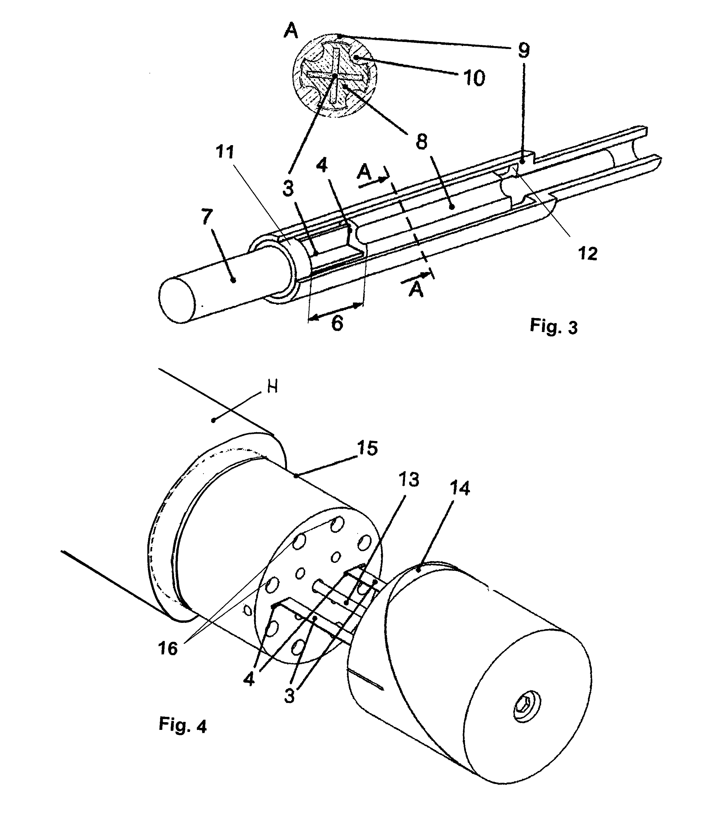 Shaft arrangement and method for relaying torques acting around a rotational axis
