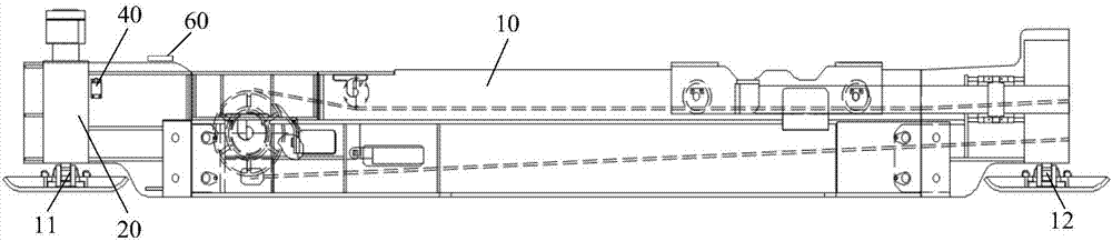 Self-leveling type belt self-advancing tail and self-leveling method thereof