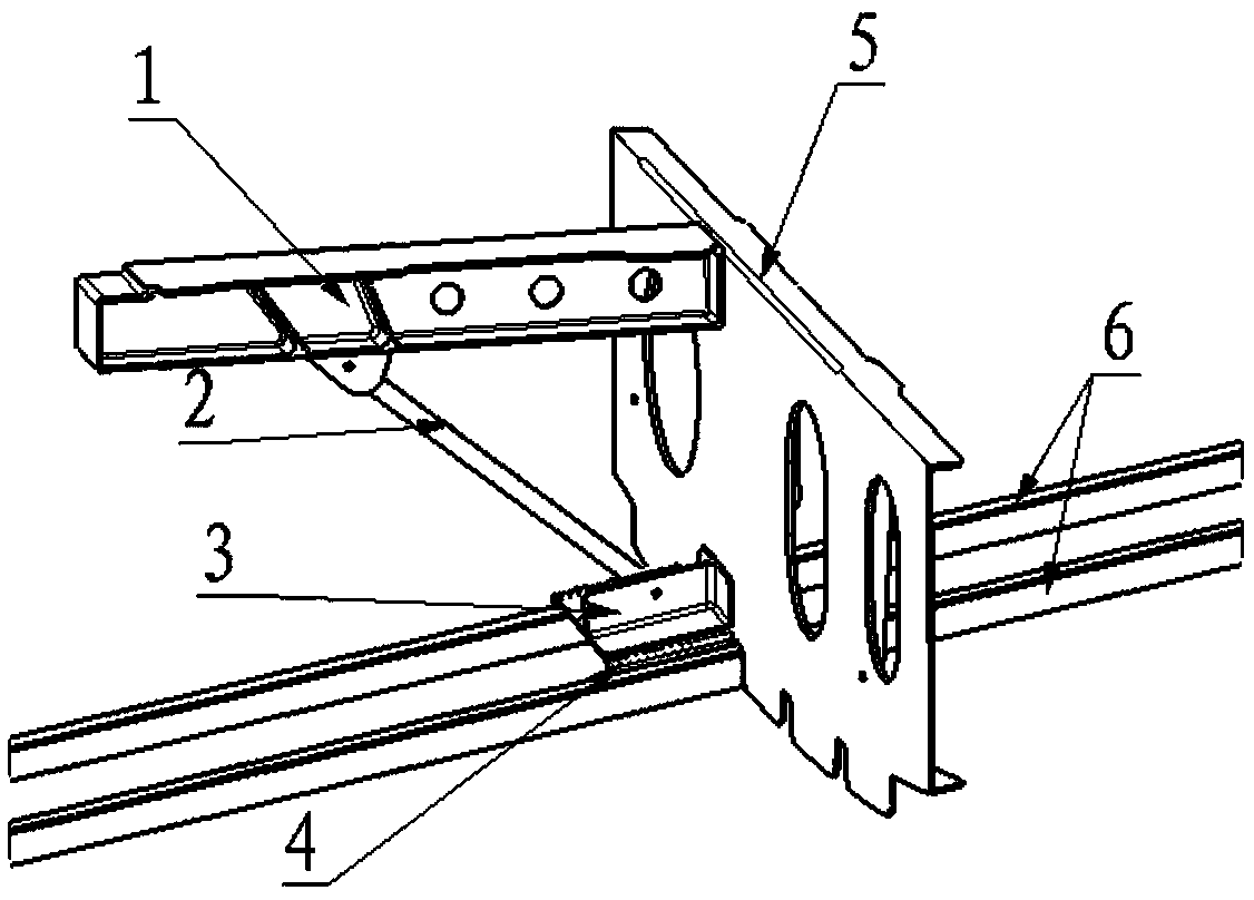 Longitudinal beam transmission structure of cargo compartment floor
